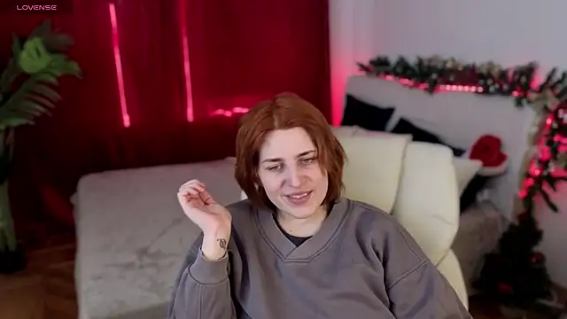 Snapshot of FoxyRayy chatting on November 2025 09:09:02 AM FoxyRayy online show from November 2025 09:09:02 AM