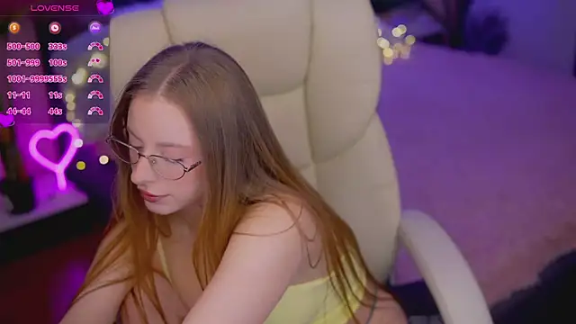 SilverrMoon online show from November 2025 03:45:01 PM