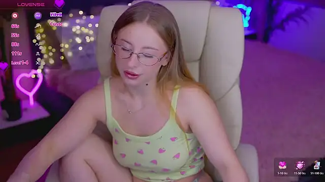 SilverrMoon online show from October 2025 01:44:02 PM