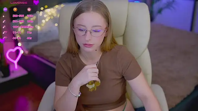 SilverrMoon online show from October 2025 07:46:01 PM