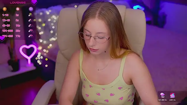 SilverrMoon online show from November 2025 02:32:01 PM