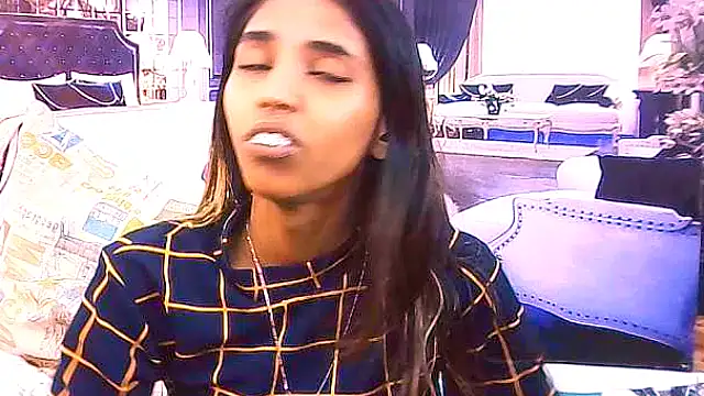 Snapshot of IndianSexySlender chatting on October 2025 05:17:01 AM IndianSexySlender online show from October 2025 05:17:01 AM