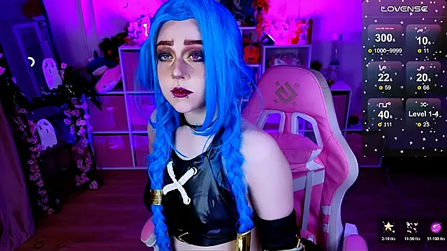 Snapshot of Aki__Ra chatting on November 2025 05:35:01 PM Aki Ra online show from November 2025 05:35:01 PM