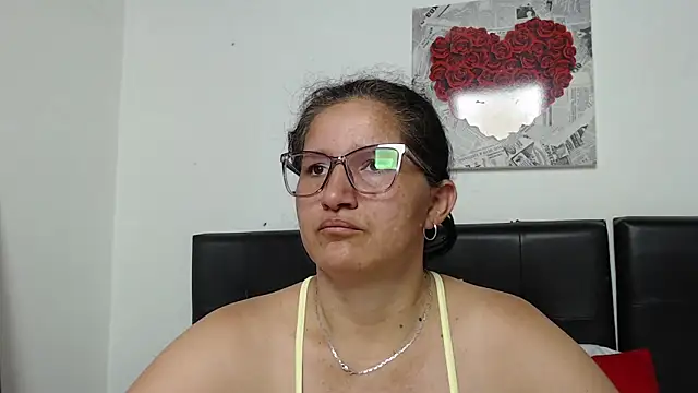 Angelinna Milf online show from October 2025 07:26:02 PM