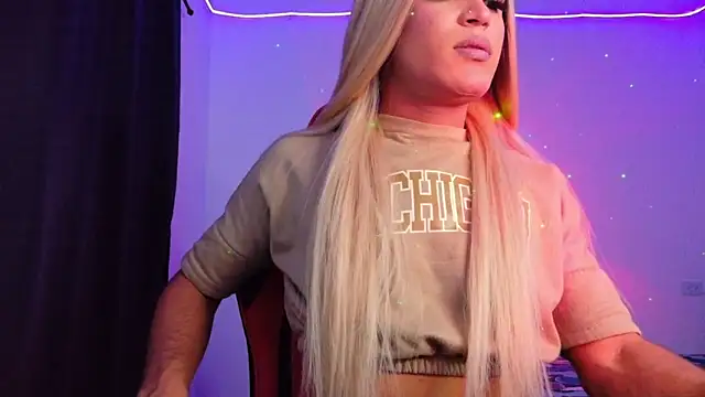 Snapshot of AllisonsweetZ chatting on November 2025 08:23:02 PM AllisonsweetZ online show from November 2025 08:23:02 PM