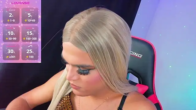 Snapshot of AllisonsweetZ chatting on November 2025 07:03:03 PM AllisonsweetZ online show from November 2025 07:03:03 PM