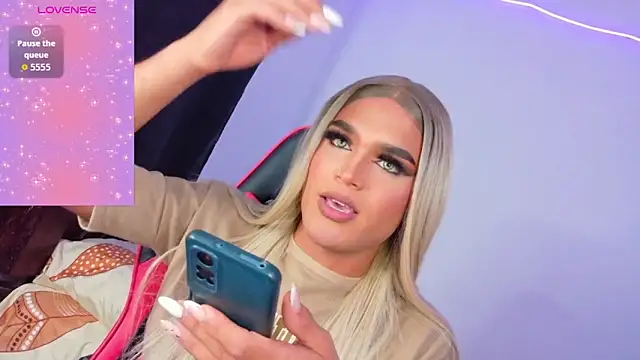 Snapshot of AllisonsweetZ chatting on November 2025 04:24:01 AM AllisonsweetZ online show from November 2025 04:24:01 AM