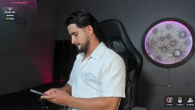 khriss brown online show from November 2025 08:53:02 PM