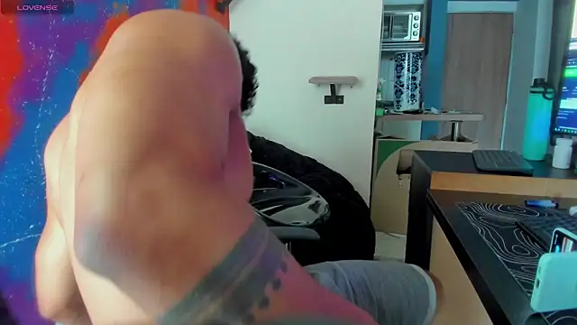 leondevereda online show from October 2025 07:18:01 PM