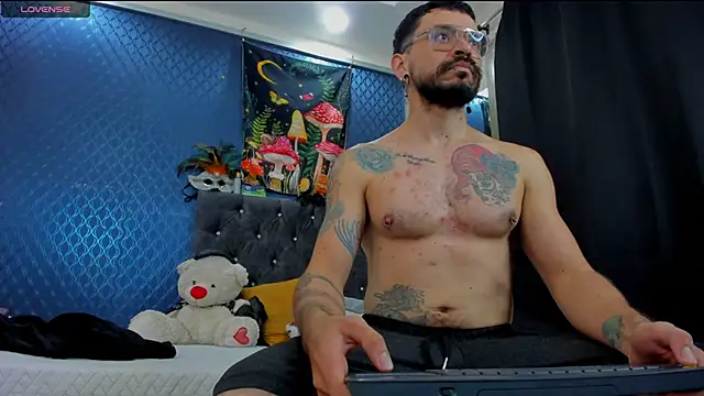 leondevereda online show from March 2025 07:34:02 PM