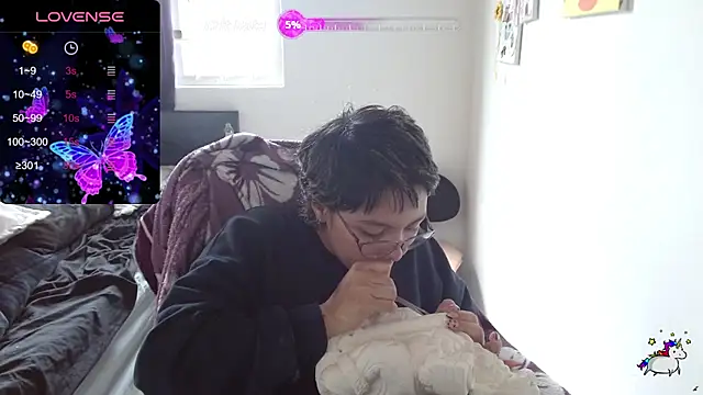 TRIXIE TANG28 online show from November 2025 06:01:01 PM