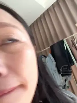 Krismil3 online show from April 2026 01:12:02 AM