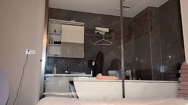 Krismil3 online show from April 2026 11:06:02 AM