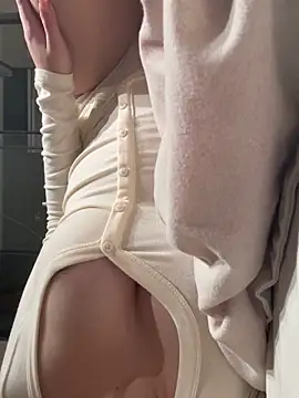 Krismil3 online show from April 2026 12:34:01 AM