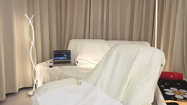 2hyun online show from December 2025 01:34:02 PM