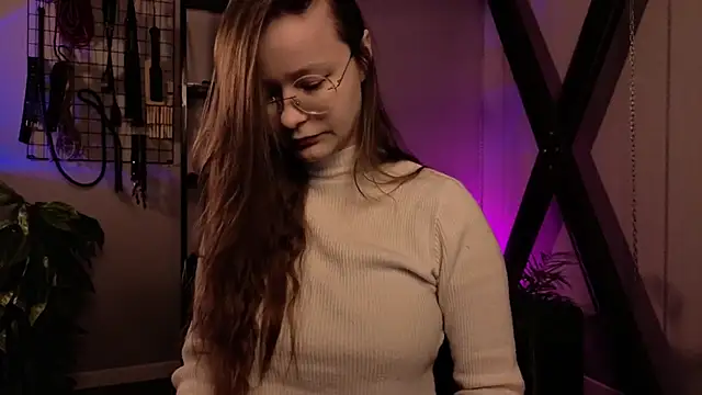 CassieCool online show from November 2025 01:00:02 PM