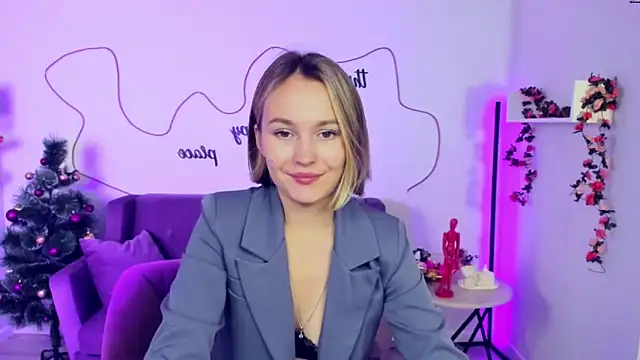 Snapshot of BritnieCute chatting on December 2024 05:58:02 AM BritnieCute online show from December 2024 05:58:02 AM