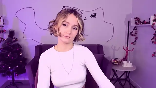 Snapshot of BritnieCute chatting on December 2024 08:30:02 AM BritnieCute online show from December 2024 08:30:02 AM