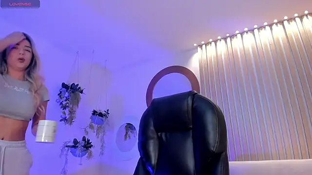 ChloePreston  online show from April 2026 12:10:01 PM