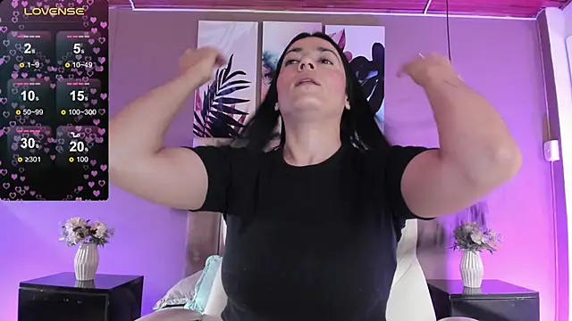 BellaClaiir online show from November 2025 02:33:02 PM