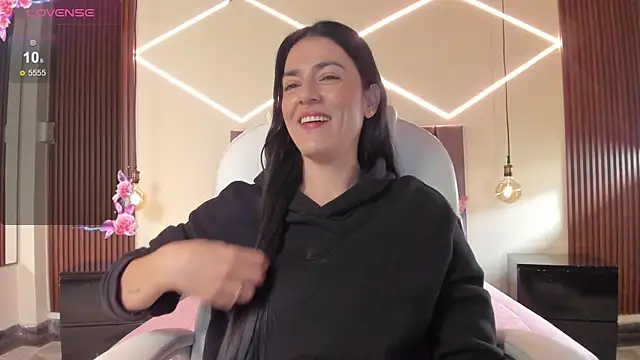 BellaClaiir online show from April 2026 03:24:02 PM