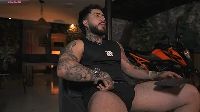 LeoSalvatore  online show from November 2025 11:14:02 AM