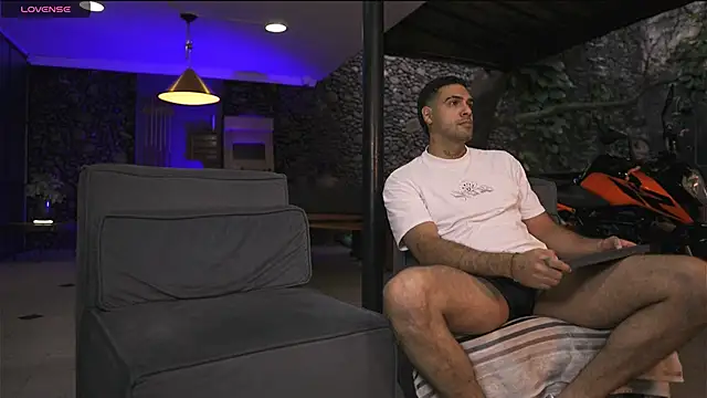 LeoSalvatore  online show from November 2025 09:18:01 PM