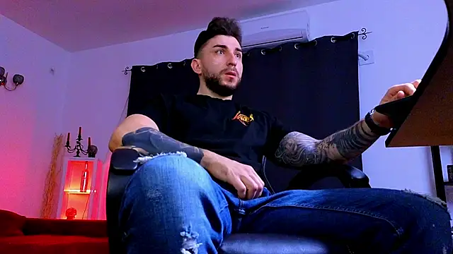 MightyAaron66 online show from April 2026 02:24:01 AM