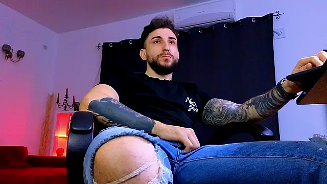 MightyAaron66 online show from February 2026 04:34:01 AM