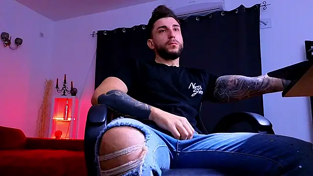 MightyAaron66 online show from November 2025 05:33:01 AM