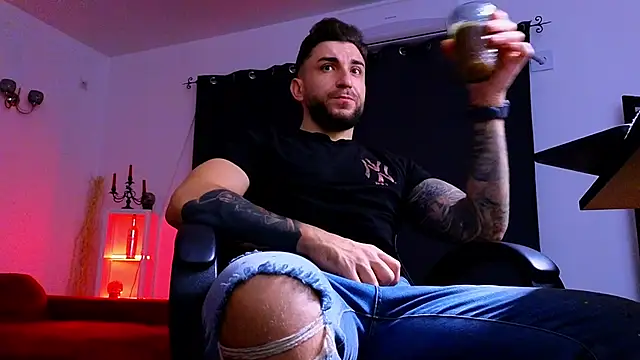 MightyAaron66 online show from November 2025 03:21:02 AM