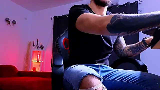 MightyAaron66 online show from October 2025 03:25:02 AM