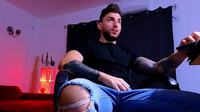 MightyAaron66 online show from November 2025 04:07:01 AM