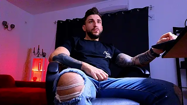 MightyAaron66 online show from October 2025 04:46:01 AM