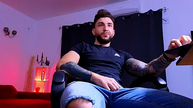 MightyAaron66 online show from November 2025 03:23:02 AM