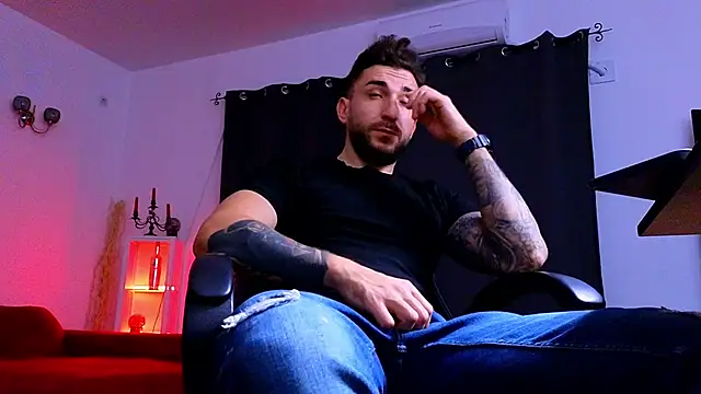 MightyAaron66 online show from November 2025 04:49:02 AM