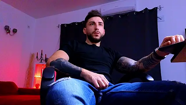 MightyAaron66 online show from November 2025 04:49:01 AM