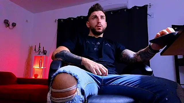 MightyAaron66 online show from October 2025 01:51:02 AM