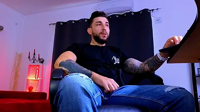 Snapshot of MightyAaron66 chatting on July 2026 03:28:01 AM MightyAaron66 online show from July 2026 03:28:01 AM