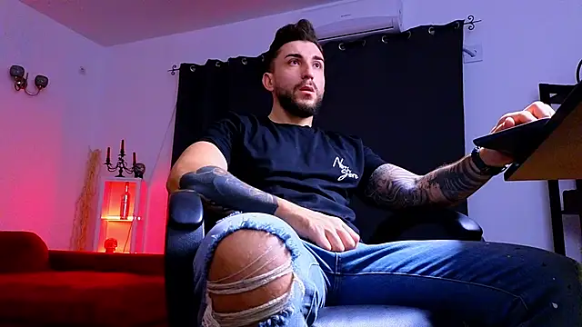 MightyAaron66 online show from October 2025 02:46:01 AM