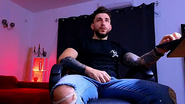 MightyAaron66 online show from November 2025 04:46:02 AM