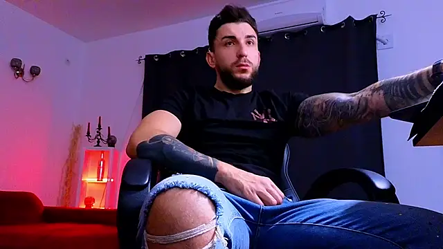 MightyAaron66 online show from November 2025 03:31:02 AM