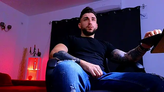 MightyAaron66 online show from December 2025 03:32:02 AM