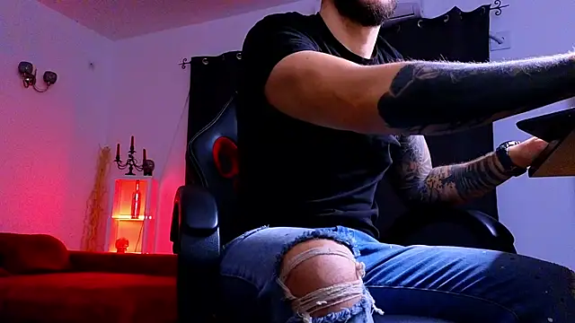 MightyAaron66 online show from November 2025 03:51:02 AM