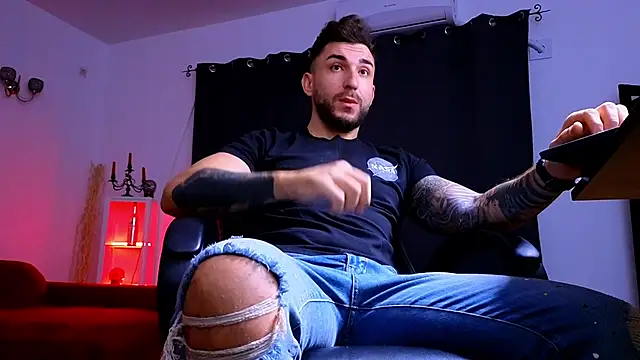 MightyAaron66 online show from October 2025 02:46:02 AM