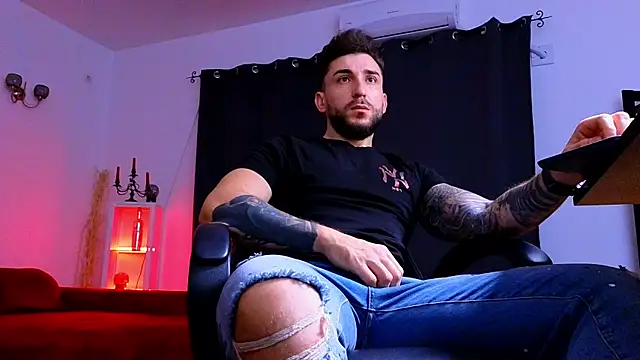 MightyAaron66 online show from November 2025 03:28:02 AM