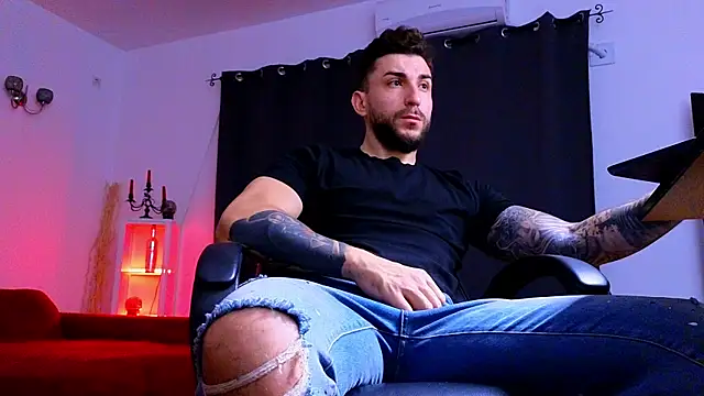 MightyAaron66 online show from November 2025 04:49:02 AM