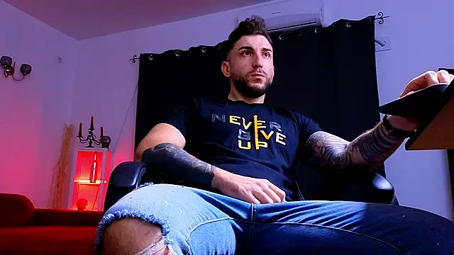 MightyAaron66 online show from October 2025 02:32:02 AM