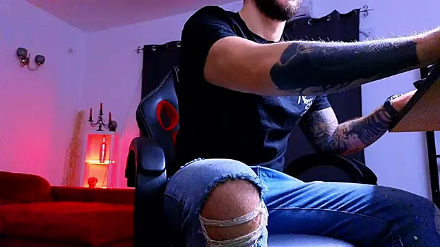 MightyAaron66 online show from November 2025 04:06:01 AM