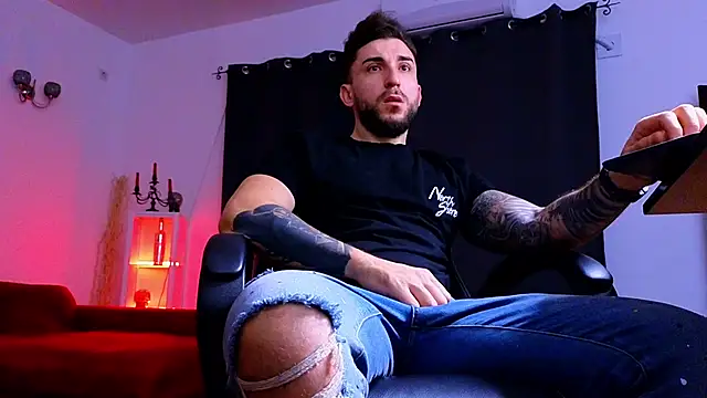 MightyAaron66 online show from November 2025 03:50:02 AM